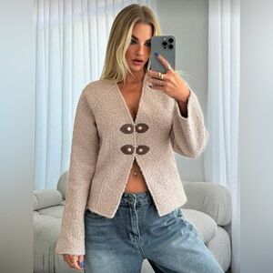 Women's Beige Sherpa Style Jacket with Gold Accent. BRAND NEW. size XS.